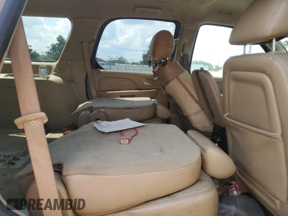 ✅ 2010 Cadillac Escalade • VIN: 1GYUKAEF8AR169401 • Лот: 68390435. Опубликован ранее на Copart с пробегом 308 147 миль. Бесплатный доступ к архиву аукционных продаж из США и подробный отчёт об истории автомобиля на DreamBid. Изображение 11.