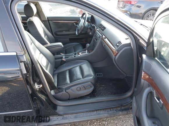 ✅ 2005 Audi A4 3.0L • VIN: WAULT68E15A042022 • Lot: 43733684. Wystawiony na IAAI z przebiegiem 173 373 mil. Bezpłatny archiwum sprzedaży aukcyjnych z USA i szczegółowy raport historii pojazdu na DreamBid. Zdjęcie 5.