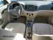 2007 Hyundai Accent GL z VIN KMHCN45C27U071062, wystawiony jako Copart lot #75334184 z przebiegiem 138 474 mil mil oraz Czysty tytuł • Clean title. Historia ofert i sprzedaży dostępna na DreamBid. Obrazek 8.