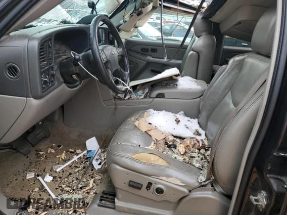 ✅ 2005 Chevrolet Suburban Z71 • VIN: 3GNFK16Z35G285352 • Лот: 87891235. Опубликован ранее на Copart с пробегом 226 513 миль. Бесплатный доступ к архиву аукционных продаж из США и подробный отчёт об истории автомобиля на DreamBid. Изображение 7.