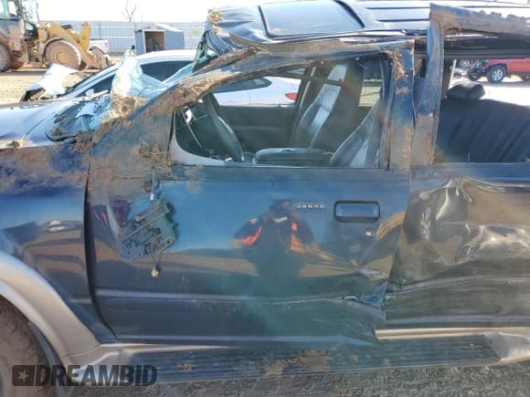 ✅ 2001 Ford Explorer Eddie Bauer • VIN: 1FMZU74E61UB05545 • Lot: 42649494. Wystawiony na Copart z przebiegiem 136 242 mil. Bezpłatny archiwum sprzedaży aukcyjnych z USA i szczegółowy raport historii pojazdu na DreamBid. Zdjęcie 7.