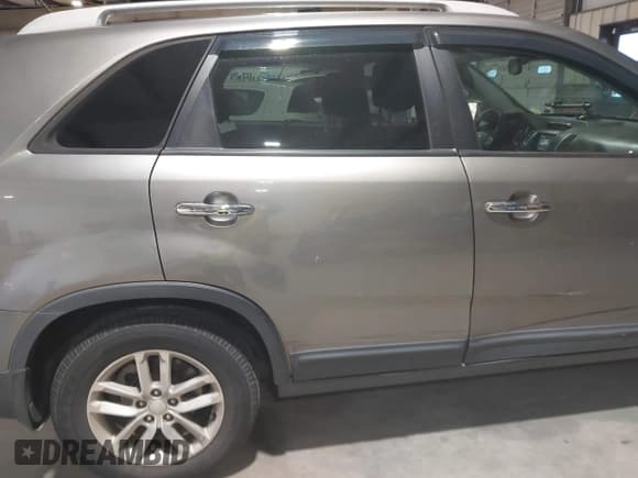 ✅ 2015 Kia Sorento LX • VIN: 5XYKT4A73FG579149 • Lot: 43679324. Listed on IAAI with 172,151 mi. Free auction sales archive from the USA and detailed vehicle history report at DreamBid. Image 13.