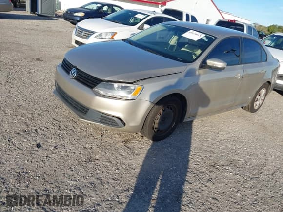 ✅ 2014 Volkswagen Jetta SE • VIN: 3VWD07AJ9EM229277 • Lot: 43678018. Wystawiony na IAAI z przebiegiem 166 717 mil. Bezpłatny archiwum sprzedaży aukcyjnych z USA i szczegółowy raport historii pojazdu na DreamBid. Zdjęcie 2.