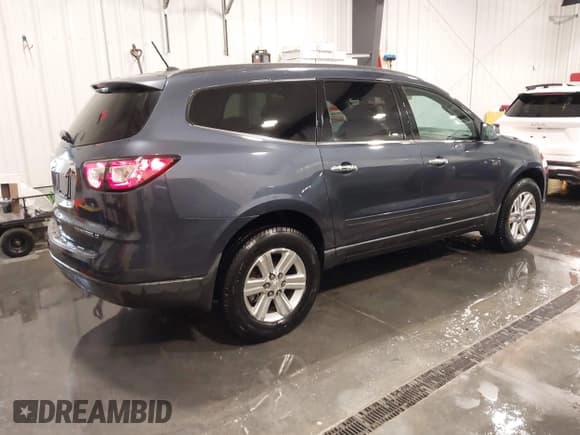 ✅ 2014 Chevrolet Traverse LT • VIN: 1GNKRGKD6EJ244008 • Lot: 43509737. Wystawiony na IAAI z przebiegiem 101 140 mil. Bezpłatny archiwum sprzedaży aukcyjnych z USA i szczegółowy raport historii pojazdu na DreamBid. Zdjęcie 4.