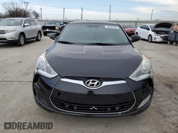 ✅ 2013 Hyundai Veloster w/Black Int • VIN: KMHTC6AD9DU158159 • Lot: 48942295. Wystawiony na Copart z przebiegiem 127 370 mil. Bezpłatny archiwum sprzedaży aukcyjnych z USA i szczegółowy raport historii pojazdu na DreamBid. Zdjęcie 5.