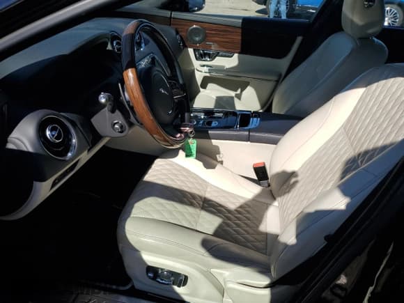 ✅ 2017 Jaguar XJ Portfolio • VIN: SAJWJ2GD7H8W09418 • Lot: 85906035. Listed on Copart with 91,515 mi. Free auction sales archive from the USA and detailed vehicle history report at DreamBid. Image 7.