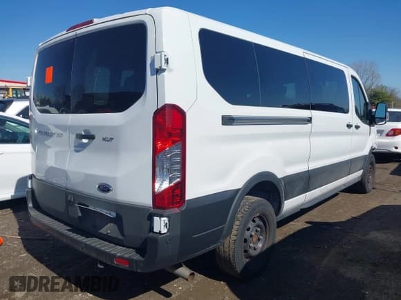 ✅ 2023 Ford Transit Passenger XL • VIN: 1FBAX2YG2PKB09012 • Лот: 41814263. Опубликован ранее на IAAI с пробегом 50 901 миль. Бесплатный доступ к архиву аукционных продаж из США и подробный отчёт об истории автомобиля на DreamBid. Изображение 4.