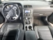 ✅ 2013 Dodge Challenger R/T Plus • VIN: 2C3CDYBT1DH600586 • Lot: 91699605. Wystawiony na Copart z przebiegiem 134 482 mil. Bezpłatny archiwum sprzedaży aukcyjnych z USA i szczegółowy raport historii pojazdu na DreamBid. Zdjęcie 8.