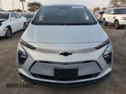 ✅ 2023 Chevrolet Bolt EV 2LT • VIN: 1G1FX6S02P4120237 • Lot: 43474655. Wystawiony na Copart z przebiegiem Nie podano. Bezpłatny archiwum sprzedaży aukcyjnych z USA i szczegółowy raport historii pojazdu na DreamBid. Zdjęcie 5.