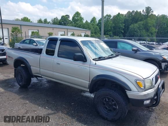 ✅ 2004 Toyota Tacoma • VIN: 5TEWN72N84Z402318 • Lot: 42457447. Wystawiony na IAAI z przebiegiem 215 000 mil. Bezpłatny archiwum sprzedaży aukcyjnych z USA i szczegółowy raport historii pojazdu na DreamBid. Zdjęcie 1.