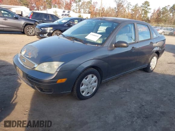 ✅ 2005 Ford Focus S • VIN: 1FAHP34N65W110096 • Lot: 43688051. Wystawiony na IAAI z przebiegiem 118 796 mil. Bezpłatny archiwum sprzedaży aukcyjnych z USA i szczegółowy raport historii pojazdu na DreamBid. Zdjęcie 2.
