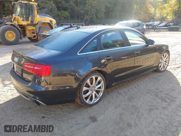 ✅ 2012 Audi A6 Prestige • VIN: WAUHGAFC1CN066373 • Lot: 43334622. Wystawiony na IAAI z przebiegiem 183 879 mil. Bezpłatny archiwum sprzedaży aukcyjnych z USA i szczegółowy raport historii pojazdu na DreamBid. Zdjęcie 4.