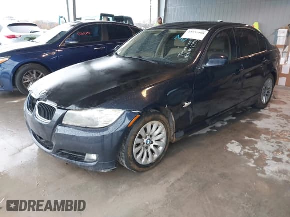 ✅ 2009 BMW 3 Series 328i • VIN: WBAPH77579NM27741 • Lot: 43732908. Listed on IAAI with 242,020 mi. Free auction sales archive from the USA and detailed vehicle history report at DreamBid. Image 2.