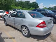 ✅ 2001 Mercedes-Benz C 230/260/280/320 • VIN: WDBRF61J31F096848 • Лот: 42206462. Опубликован ранее на IAAI с пробегом 199 349 миль. Бесплатный доступ к архиву аукционных продаж из США и подробный отчёт об истории автомобиля на DreamBid. Изображение 3.