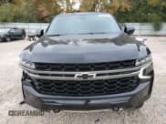 ✅ 2021 Chevrolet Suburban Z71 • VIN: 1GNSKDKD8MR451471 • Lot: 77872574. Wystawiony na Copart z przebiegiem 67 905 mil. Bezpłatny archiwum sprzedaży aukcyjnych z USA i szczegółowy raport historii pojazdu na DreamBid. Zdjęcie 5.