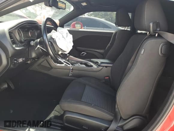 ✅ 2021 Dodge Challenger SXT • VIN: 2C3CDZAGXMH630924 • Lot: 69065794. Wystawiony na Copart z przebiegiem 62 699 mil. Bezpłatny archiwum sprzedaży aukcyjnych z USA i szczegółowy raport historii pojazdu na DreamBid. Zdjęcie 7.