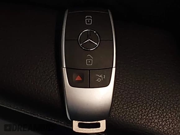 ✅ 2020 Mercedes-Benz GLC 300 • VIN: WDC0J8EB5LF673593 • Lot: 41183053. Listed on IAAI with 49,867 mi. Free auction sales archive from the USA and detailed vehicle history report at DreamBid. Image 11.