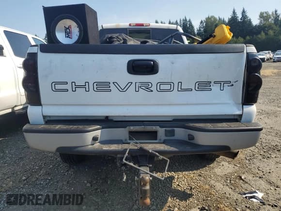 ✅ 2005 Chevrolet Silverado 2500HD LS • VIN: 1GCHK23U25F931501 • Лот: 70152695. Опубликован ранее на Copart с пробегом 81 383 миль. Бесплатный доступ к архиву аукционных продаж из США и подробный отчёт об истории автомобиля на DreamBid. Изображение 6.