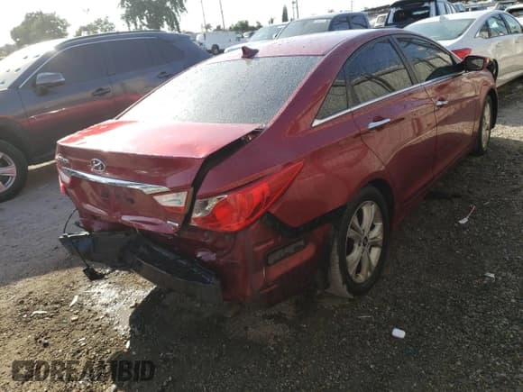 ✅ 2011 Hyundai Sonata SE • VIN: 5NPEC4AC3BH129272 • Lot: 64482214. Listed on Copart with 236,698 mi. Free auction sales archive from the USA and detailed vehicle history report at DreamBid. Image 3.