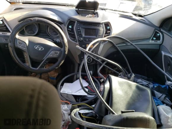 ✅ 2016 Hyundai Santa Fe • VIN: 5XYZU3LB4GG375338 • Лот: 81259263. Опубликован ранее на Copart с пробегом Не указан. Бесплатный доступ к архиву аукционных продаж из США и подробный отчёт об истории автомобиля на DreamBid. Изображение 8.