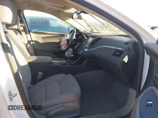 2014 Chevrolet Impala LS z VIN 1G11Y5SL0EU109097, wystawiony jako IAAI lot #43298606 z przebiegiem 153 531 mil mil oraz . Historia ofert i sprzedaży dostępna na DreamBid. Obrazek 5.