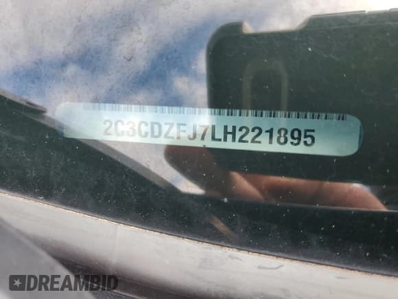 ✅ 2020 Dodge Challenger R/T Scat Pack • VIN: 2C3CDZFJ7LH221895 • Lot: 49176364. Wystawiony na Copart z przebiegiem 28 057 mil. Bezpłatny archiwum sprzedaży aukcyjnych z USA i szczegółowy raport historii pojazdu na DreamBid. Zdjęcie 12.