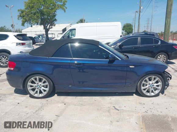 ✅ 2013 BMW 1 Series 135i • VIN: WBAUN7C57DVM28236 • Lot: 41900116. Wystawiony na IAAI z przebiegiem 38 876 mil. Bezpłatny archiwum sprzedaży aukcyjnych z USA i szczegółowy raport historii pojazdu na DreamBid. Zdjęcie 14.