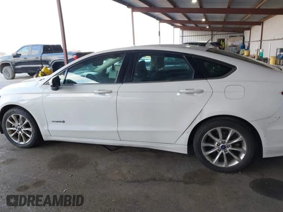 ✅ 2017 Ford Fusion Hybrid SE • VIN: 3FA6P0LU8HR315411 • Lot: 43804987. Listed on IAAI with 124,226 mi. Free auction sales archive from the USA and detailed vehicle history report at DreamBid. Image 15.