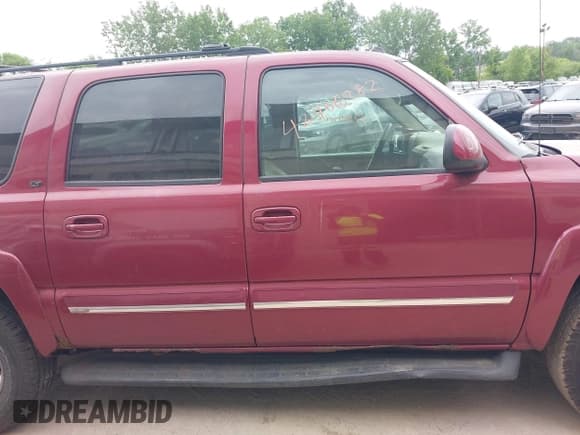 ✅ 2004 Chevrolet Suburban LT • VIN: 1GNFK16ZX4J231897 • Lot: 42406882. Listed on IAAI with 221,177 mi. Free auction sales archive from the USA and detailed vehicle history report at DreamBid. Image 13.