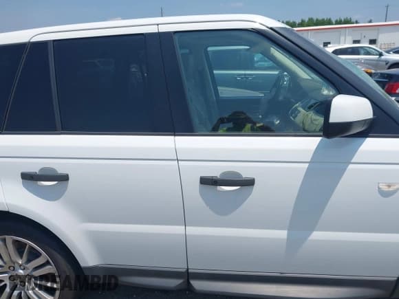 ✅ 2011 Land Rover Range Rover Sport HSE Lux • VIN: SALSK2D49BA704912 • Lot: 42583257. Listed on IAAI with 129,948 mi. Free auction sales archive from the USA and detailed vehicle history report at DreamBid. Image 13.