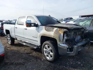 ✅ 2019 Chevrolet Silverado 2500HD LTZ • VIN: 1GC1KTEY0KF183978 • Лот: 41105581. Опубликован ранее на IAAI с пробегом Не указан. Бесплатный доступ к архиву аукционных продаж из США и подробный отчёт об истории автомобиля на DreamBid. Изображение 1.