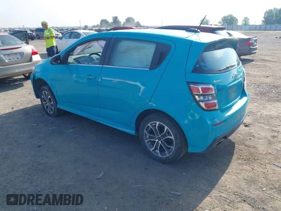 2020 Chevrolet Sonic LT с VIN 1G1JD6SB7L4126940, выставлен на аукционе IAAI как лот 42723410 с пробегом 81 586 миль миль и . История ставок и продаж доступна на DreamBid. Изображение 3.