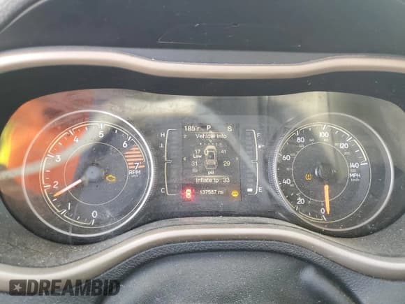 ✅ 2018 Jeep Cherokee Latitude • VIN: 1C4PJLCB1JD544947 • Lot: 92376585. Listed on Copart with 137,587 mi. Free auction sales archive from the USA and detailed vehicle history report at DreamBid. Image 9.