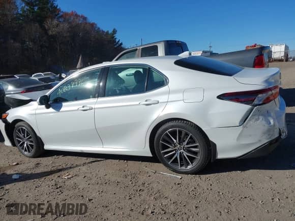2022 Toyota Camry Hybrid XLE with VIN 4T1F31AK4NU599424, listed as a IAAI auction lot 40839336 with 68,918 mi miles and . Bid and sale history available at DreamBid. Image 14.