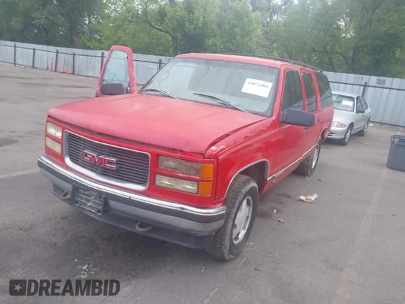 ✅ 1998 GMC Suburban • VIN: 1GKFK16RXWJ708036 • Лот: 43072488. Опубликован ранее на IAAI с пробегом 265 993 миль. Бесплатный доступ к архиву аукционных продаж из США и подробный отчёт об истории автомобиля на DreamBid. Изображение 2.