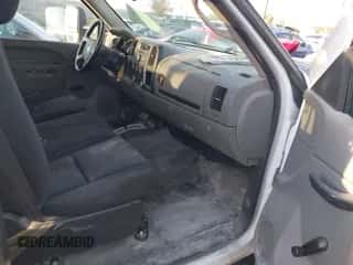 2011 Chevrolet Silverado 2500HD Work Truck z VIN 1GC0KVCG8BZ403514, wystawiony jako IAAI lot #43476303 z przebiegiem 224 583 mil mil oraz . Historia ofert i sprzedaży dostępna na DreamBid. Obrazek 5.