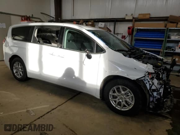 ✅ 2024 Chrysler Grand Caravan SXT • VIN: 2C4RC1ZG7RR158696 • Лот: 43667695. Опубликован ранее на Copart с пробегом 9 888 миль. Бесплатный доступ к архиву аукционных продаж из США и подробный отчёт об истории автомобиля на DreamBid. Изображение 4.