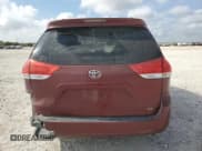 ✅ 2014 Toyota Sienna LE AAS • VIN: 5TDKK3DCXES468654 • Lot: 86662125. Wystawiony na Copart z przebiegiem 133 759 mil. Bezpłatny archiwum sprzedaży aukcyjnych z USA i szczegółowy raport historii pojazdu na DreamBid. Zdjęcie 6.