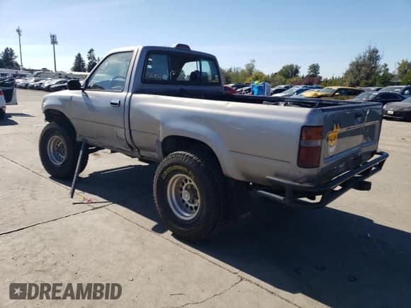 ✅ 1995 Toyota Pickup DX • VIN: 4TARN01P7SZ325940 • Lot: 72564894. Wystawiony na Copart z przebiegiem 215 120 mil. Bezpłatny archiwum sprzedaży aukcyjnych z USA i szczegółowy raport historii pojazdu na DreamBid. Zdjęcie 2.