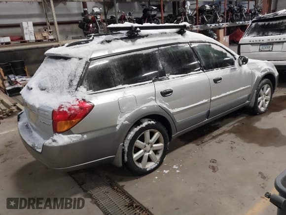 ✅ 2007 Subaru Legacy Outback • VIN: 4S4BP61C777339125 • Lot: 43875932. Listed on IAAI with 188,797 mi. Free auction sales archive from the USA and detailed vehicle history report at DreamBid. Image 4.