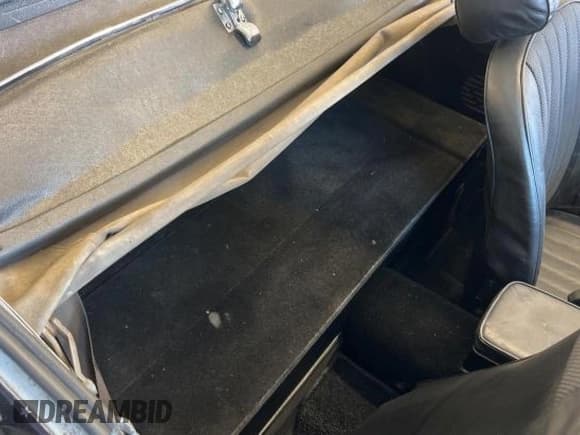 ✅ 1973 Jaguar E-Type • VIN: 00000000UD1S21114 • Lot: 71526975. Wystawiony na Copart z przebiegiem 53 146 mil. Bezpłatny archiwum sprzedaży aukcyjnych z USA i szczegółowy raport historii pojazdu na DreamBid. Zdjęcie 6.