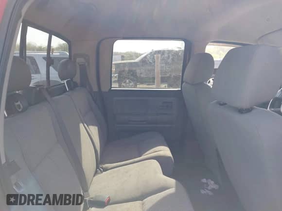 2008 Dodge Dakota SXT z VIN 1D7HW38K48S522497, wystawiony jako IAAI lot #42104761 z przebiegiem 244 129 mil mil oraz . Historia ofert i sprzedaży dostępna na DreamBid. Obrazek 8.