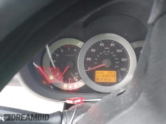 ✅ 2006 Toyota RAV4 • VIN: JTMZD33V066009047 • Lot: 43850627. Wystawiony na IAAI z przebiegiem 249 749 mil. Bezpłatny archiwum sprzedaży aukcyjnych z USA i szczegółowy raport historii pojazdu na DreamBid. Zdjęcie 7.