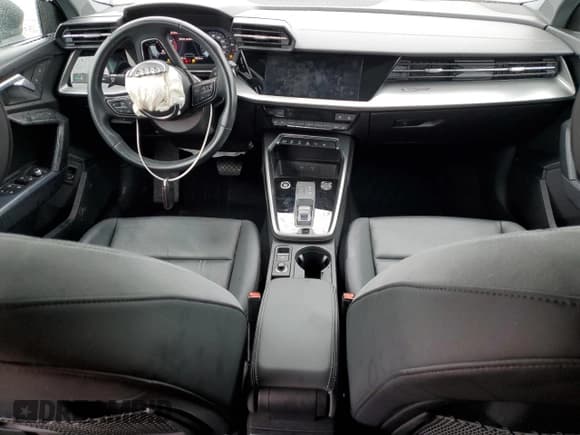 ✅ 2022 Audi A3 Premium • VIN: WAUGUDGY7NA019990 • Lot: 51904164. Wystawiony na Copart z przebiegiem 20 364 mil. Bezpłatny archiwum sprzedaży aukcyjnych z USA i szczegółowy raport historii pojazdu na DreamBid. Zdjęcie 8.