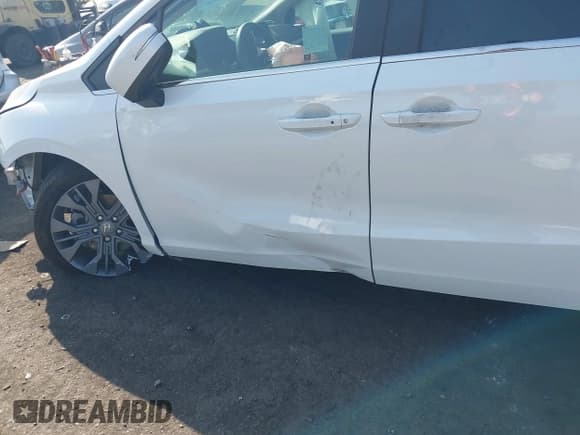 ✅ 2025 Honda Odyssey Touring • VIN: 5FNRL6H83SB005645 • Lot: 43507137. Listed on IAAI with 6,051 mi. Free auction sales archive from the USA and detailed vehicle history report at DreamBid. Image 15.