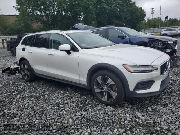 ✅ 2021 Volvo V60 • VIN: YV4102WK7M1078426 • Lot: 63645835. Wystawiony na Copart z przebiegiem 20 759 mil. Bezpłatny archiwum sprzedaży aukcyjnych z USA i szczegółowy raport historii pojazdu na DreamBid. Zdjęcie 4.
