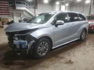 ✅ 2021 Toyota Sienna XLE • VIN: 5TDYRKEC5MS007035 • Lot: 92400495. Listed on Copart with 106,645 mi. Free auction sales archive from the USA and detailed vehicle history report at DreamBid. Image 1.