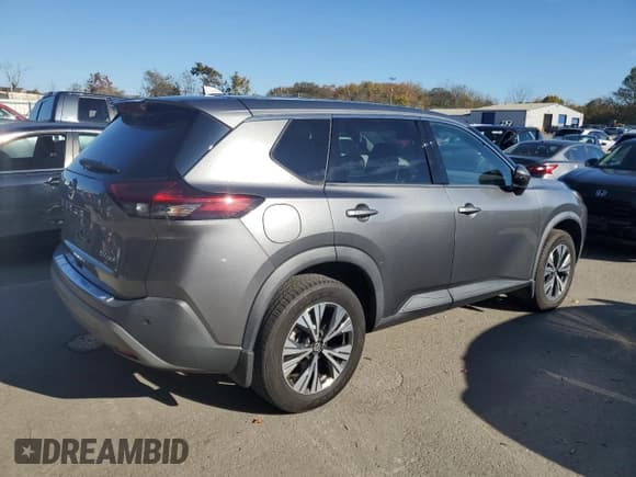 ✅ 2021 Nissan Rogue SV • VIN: 5N1AT3BBXMC697978 • Лот: 82646805. Опубликован ранее на Copart с пробегом 50 523 миль. Бесплатный доступ к архиву аукционных продаж из США и подробный отчёт об истории автомобиля на DreamBid. Изображение 3.
