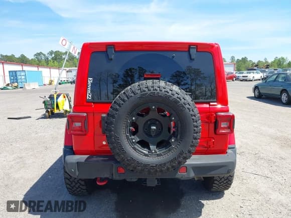✅ 2020 Jeep Wrangler Unlimited Rubicon • VIN: 1C4HJXFG9LW106607 • Lot: 41908295. Wystawiony na IAAI z przebiegiem 71 083 mil. Bezpłatny archiwum sprzedaży aukcyjnych z USA i szczegółowy raport historii pojazdu na DreamBid. Zdjęcie 16.