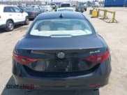 ✅ 2017 Alfa Romeo Giulia Ti • VIN: ZARFAECN4H7533456 • Lot: 42454831. Wystawiony na IAAI z przebiegiem 35 853 mil. Bezpłatny archiwum sprzedaży aukcyjnych z USA i szczegółowy raport historii pojazdu na DreamBid. Zdjęcie 16.